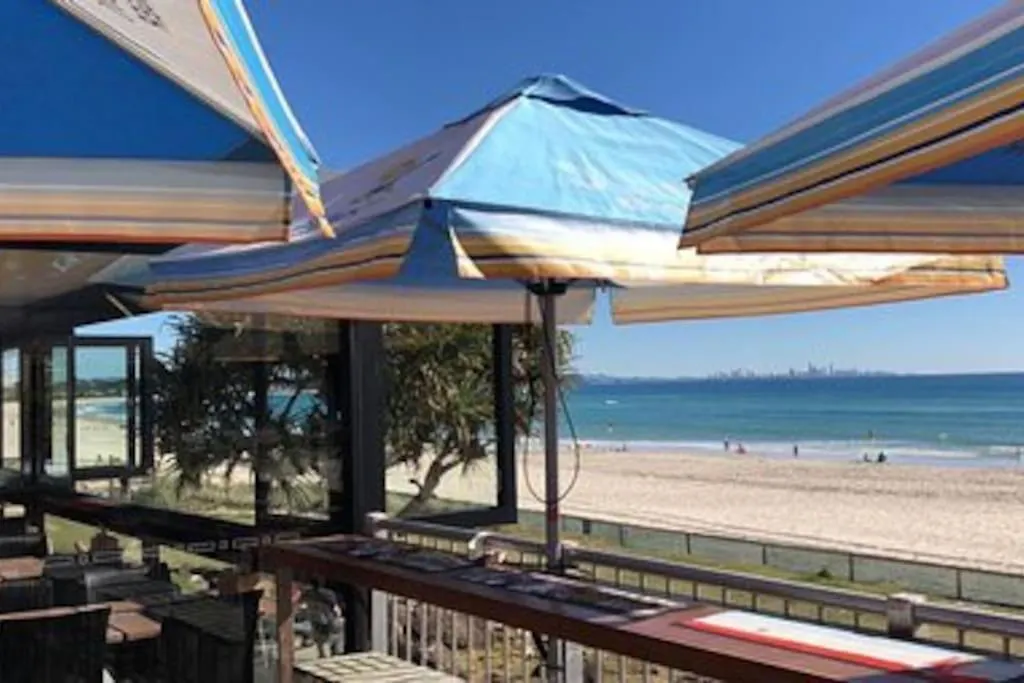 גולד קוסט 3 Bedrooms With Views Over Kirra! דירה גולד קוסט