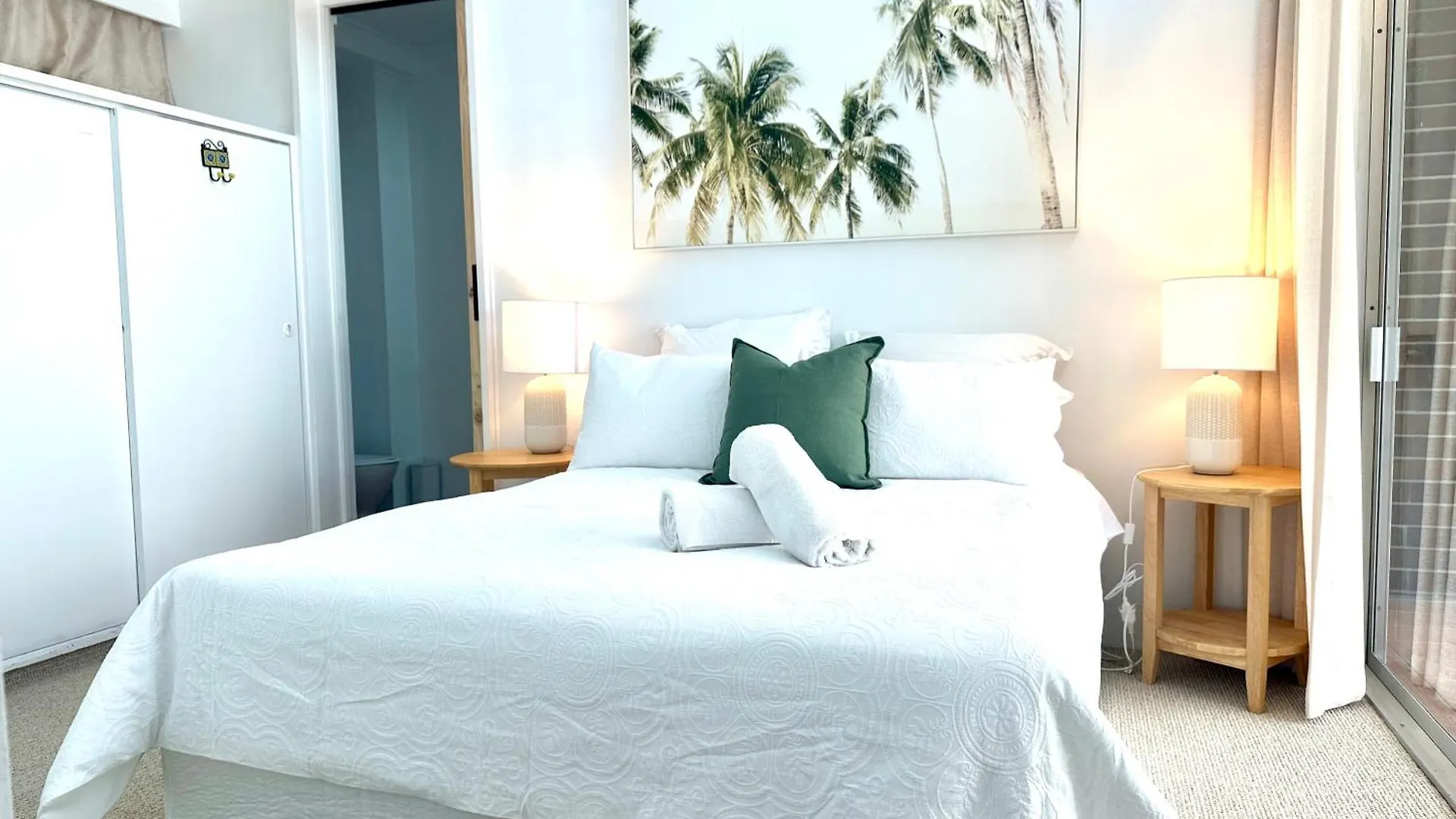 גולד קוסט 3 Bedrooms With Views Over Kirra! 0*, גולד קוסט אוסטרליה